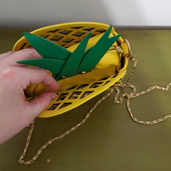 Pineapple Purse like new - Picture 2 of 5